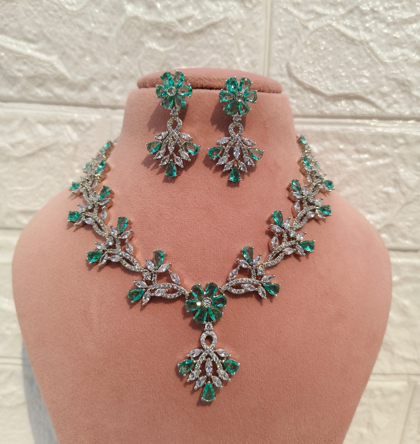 Mint Green Flowery Zirconia Necklace Set