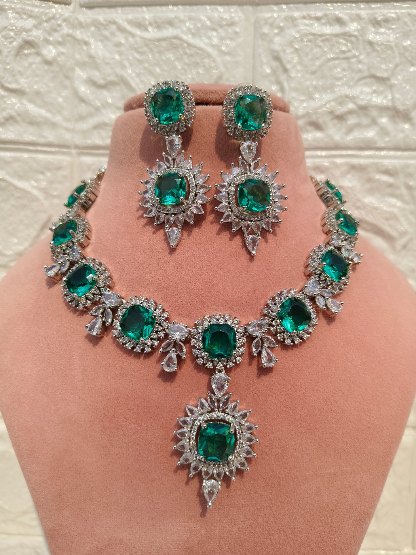 Green Bold Zirconia Necklace Set