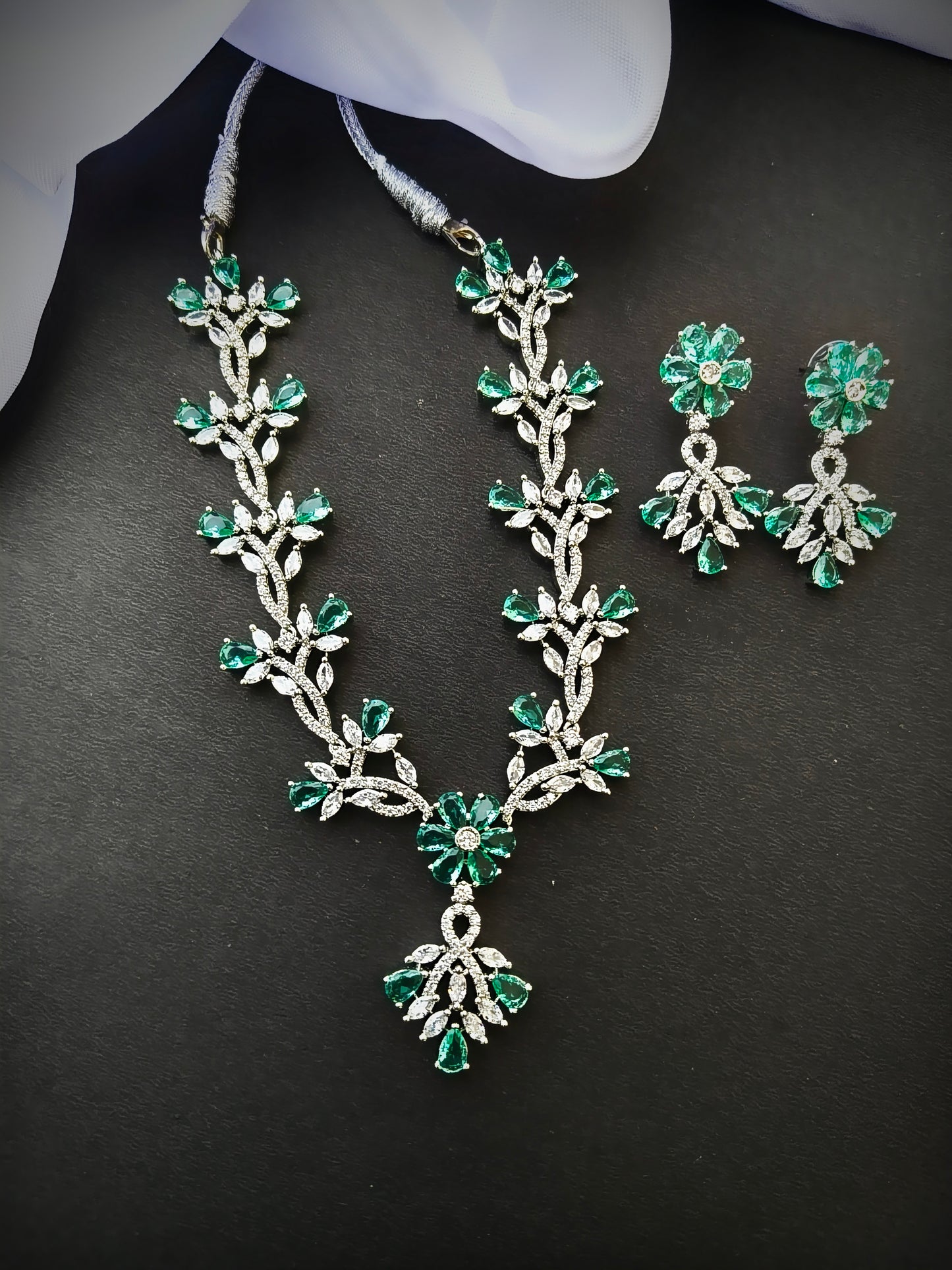 Mint Green Flowery Zirconia Necklace Set