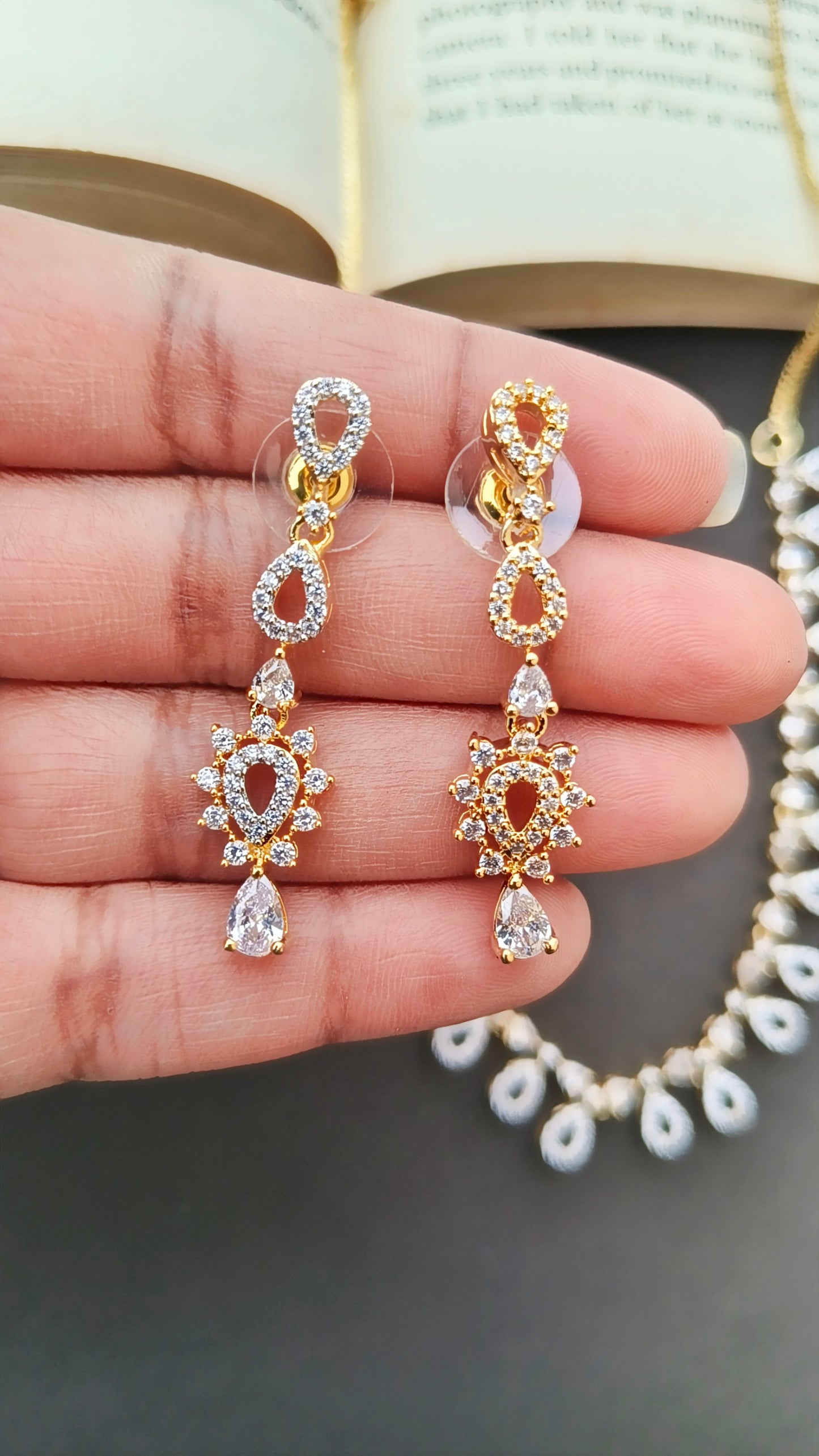 Golden Ratna Zirconia necklace set